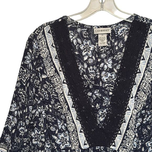 Catherines Lacy Peasant Top Woemns Size 0X Blue Floral Bell Sleeve Relaxed Flowy - Picture 3 of 8